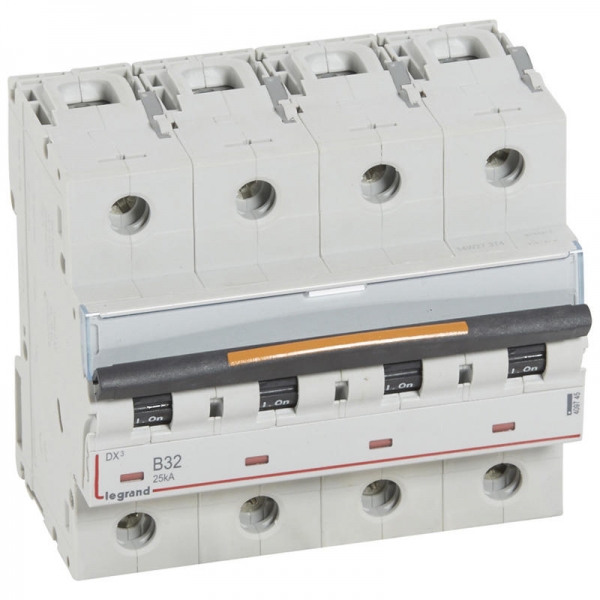 DX3 4P B32 25KA