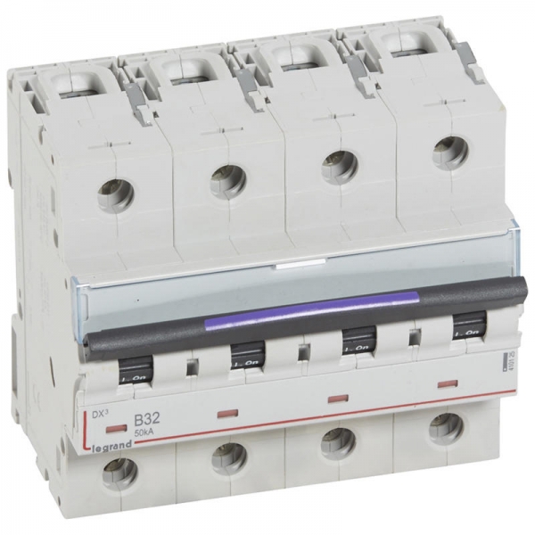 DX3 4P B32 50KA